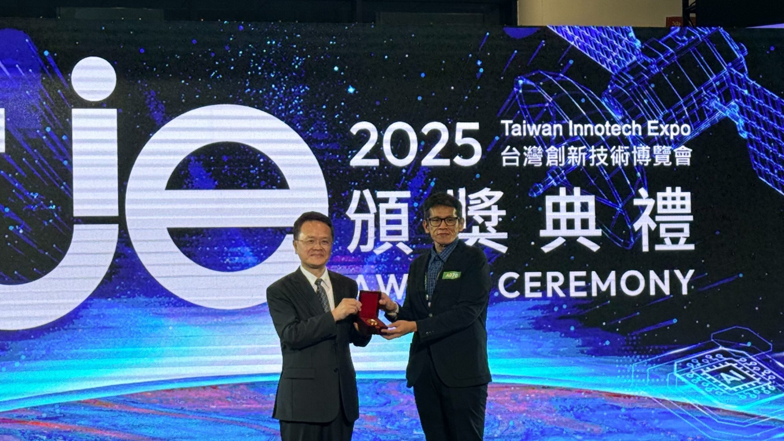 You are currently viewing 狂賀! 本系師生參加2025台灣創新技術博覽會 榮獲 金牌獎